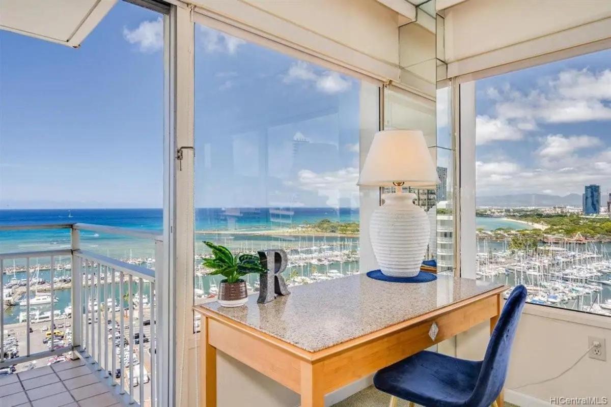 Ilikai #1743 Panoramic views on Waikiki Beach Aparthotel Honolulu Bagian luar foto